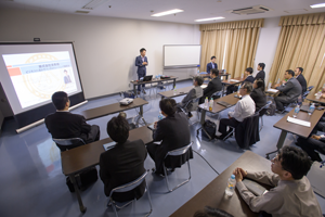 会場を借りて講師を招いたイベントも